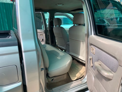 Nissan Frontier ឆ្នាំ 01 ប៉ុង2 កាពីតាស