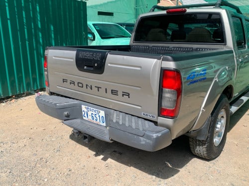 Nissan Frontier ឆ្នាំ 01 ប៉ុង2 កាពីតាស