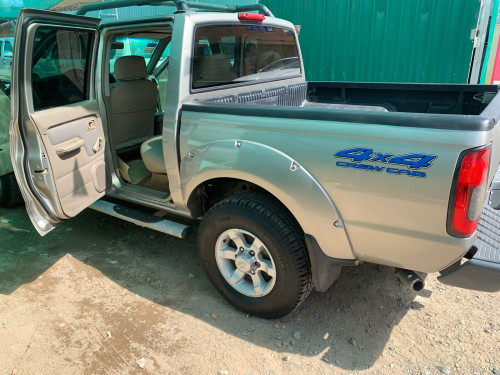 Nissan Frontier ឆ្នាំ 01 ប៉ុង2 កាពីតាស