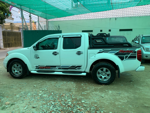 Nissan Frontier ឆ្នាំ 05 ប៉ុង1 សាំង + ហ្គាស