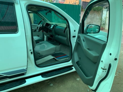 Nissan Frontier ឆ្នាំ 05 ប៉ុង1 សាំង + ហ្គាស