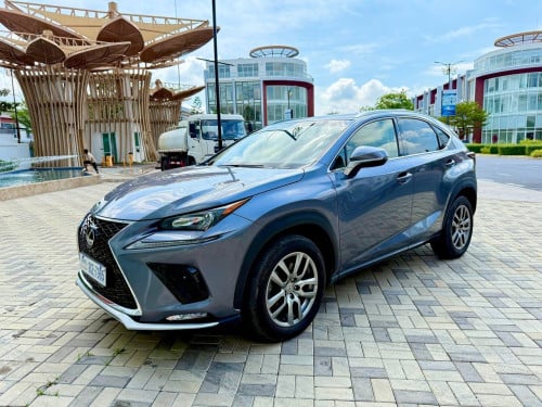 NX  200t  ឆ្នាំ 2016 luxury ប៉ូតុង4  ម្ចាស់ដេីម