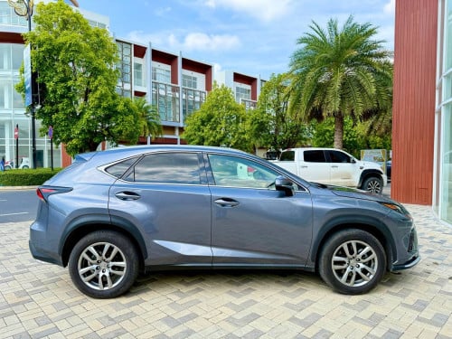 NX  200t  ឆ្នាំ 2016 luxury ប៉ូតុង4  ម្ចាស់ដេីម