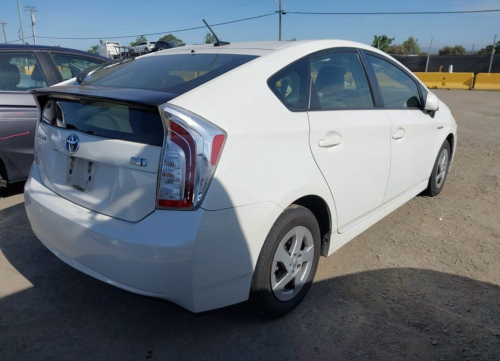 Prius 014 options 3 ឡាន CA មាន🐝ខ្ចៅខ្ចងថ្មី7 ពណ៍