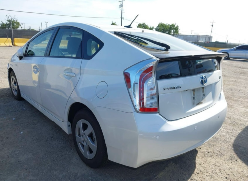 Prius 014 options 3 ឡាន CA មាន🐝ខ្ចៅខ្ចងថ្មី7 ពណ៍