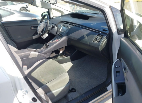 Prius 014 options 3 ឡាន CA មាន🐝ខ្ចៅខ្ចងថ្មី7 ពណ៍