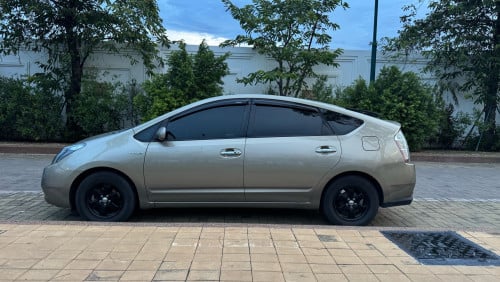 Prius 06 Full Option ថ្មីរឡានម៉ូល