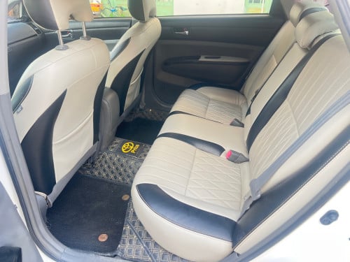 Prius 2007 white h/full