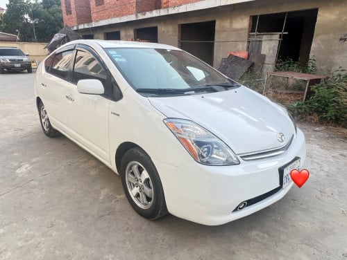 Prius 2007 white h/full
