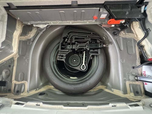 Prius 2010 lll ថ្នាំហ្ស៊ីនមួយជុំ