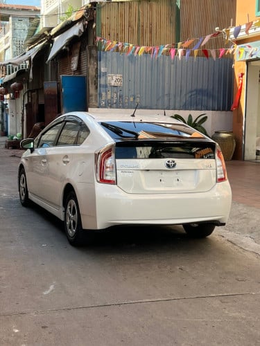 Prius 2013 Option 2 ឡេីង3 ធានាឡានមូល💯
