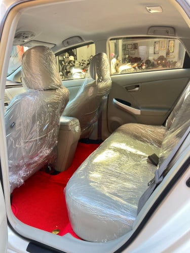 Prius 2013 Option 2 ឡេីង3 ធានាឡានមូល💯