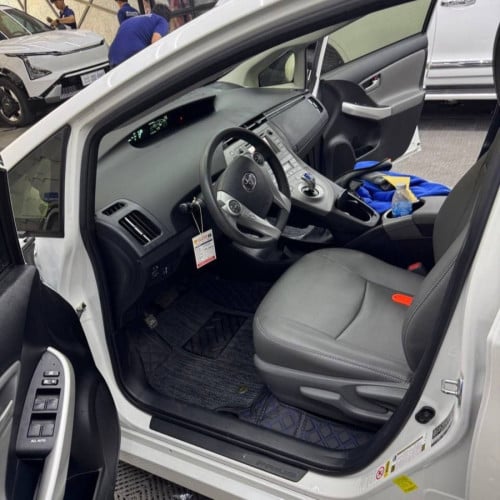PRIUS 2014 For Rent /出租