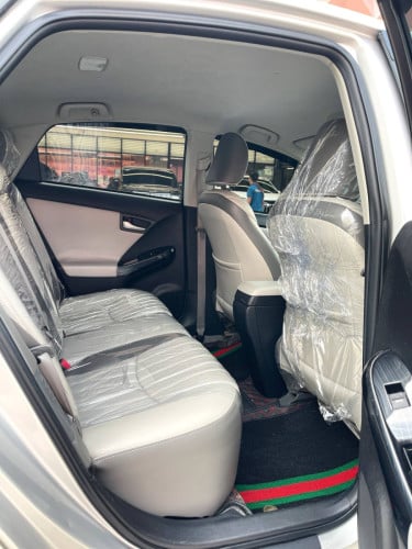 Prius 2014 Plug In ពណ៌ទឹកប្រាក់