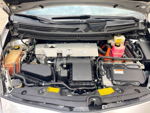 Prius 2014 Plug In ពណ៌ទឹកប្រាក់