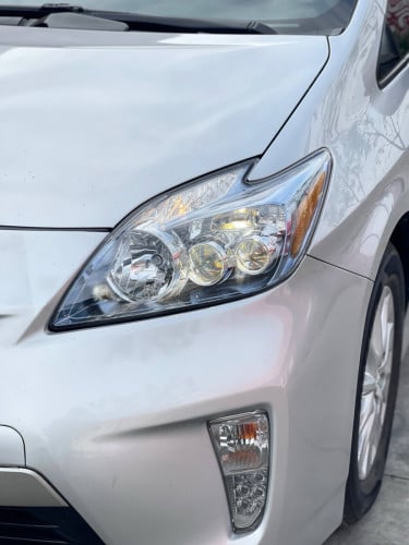 Prius 2014 Plug In ពណ៌ទឹកប្រាក់