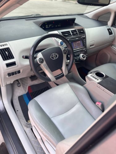 Prius V 2012 Option5 ពណ៌ស្លាបក្អែក