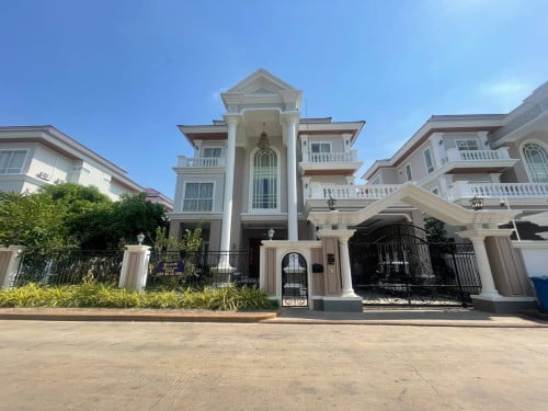 Queen House at Mera Garden Borey Penghout  60m