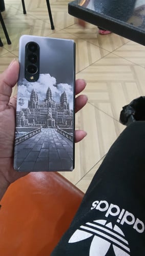 Samsung Galaxy Fold 3 ក្រុមហ៏ុន សុិ 2