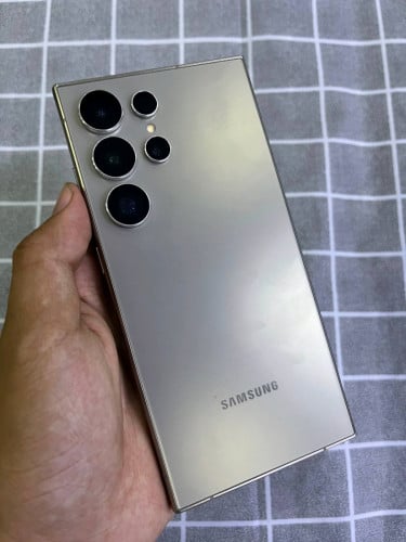 Samsung galaxy S24 Ultra 12GB 256GB  99% 589$