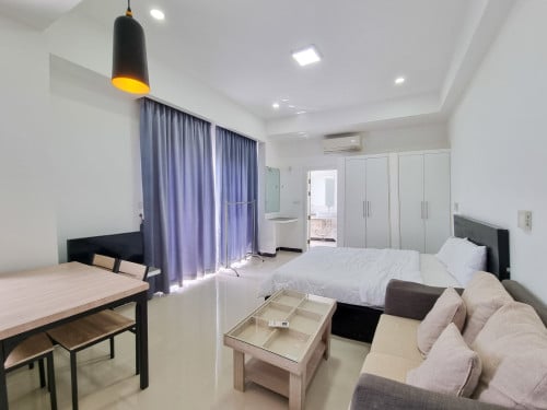 Swimming Pool Studio Serviced Apartment with Gym For Rent near AEON mall