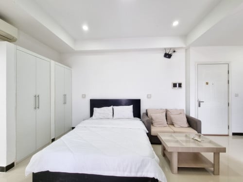 Swimming Pool Studio Serviced Apartment with Gym For Rent near AEON mall