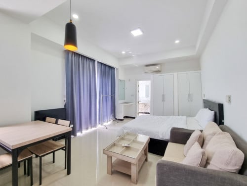 Swimming Pool Studio Serviced Apartment with Gym For Rent near AEON mall