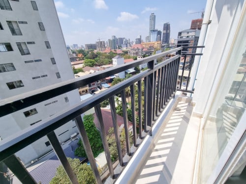 Swimming Pool Studio Serviced Apartment with Gym For Rent near AEON mall