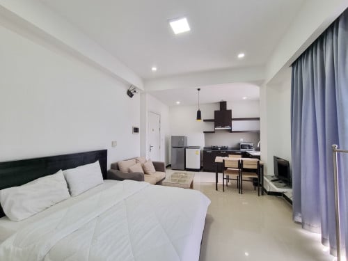 Swimming Pool Studio Serviced Apartment with Gym For Rent near AEON mall