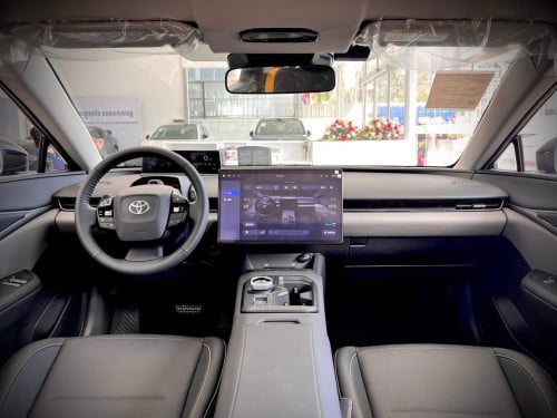 Toyota bz5