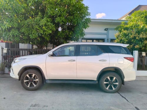 Toyota Fortuner 2020 For Rent /出租