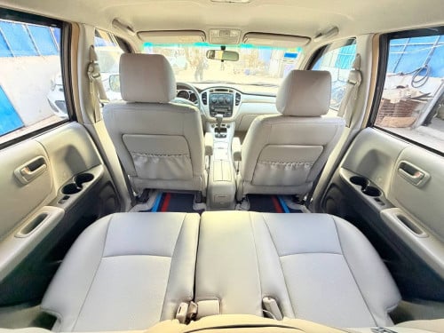 Toyota Highlander 2006 V4 ប៉ុងមួយ ឯកសារម្ចាស់ផ្ទាល់ ឡានស្អាត