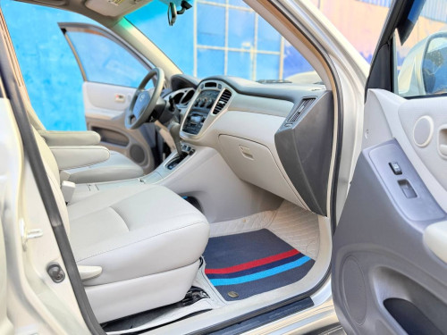 Toyota Highlander 2006 V4 ប៉ុងមួយ ឯកសារម្ចាស់ផ្ទាល់ ឡានស្អាត