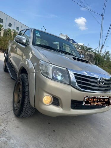 Toyota Hilux Vigo 2015 For Rent /出租