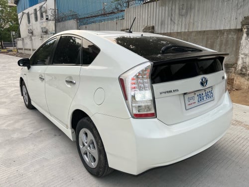 Toyota Prius សេរីឆ្នាំ2010ពណ៏សOption 3 ធានាឡានស្អាតអត់បុកអត់ច្រេះឡានថ្មីគ្មានកន្លែងទាស់