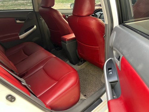 Toyota Prius សេរីឆ្នាំ2010ពណ៏សOption 3 ធានាឡានស្អាតអត់បុកអត់ច្រេះឡានថ្មីគ្មានកន្លែងទាស់