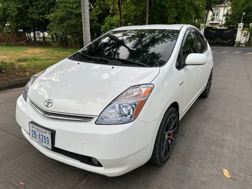 Toyota Prius Full option សេរីឆ្នាំ2006 ម្ចាស់ដេឺមផ្ទាល់ម៉ាញ្ញែMcឡានអត់បុកអត់ច្រេៈឡានថ្មី