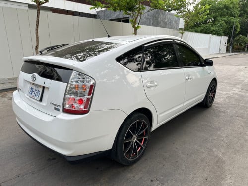 Toyota Prius Full option សេរីឆ្នាំ2006 ម្ចាស់ដេឺមផ្ទាល់ម៉ាញ្ញែMcឡានអត់បុកអត់ច្រេៈឡានថ្មី