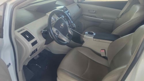 Toyota Prius V 2013 Option 5 Full Advanced Technology  ឡាន​ប្រេីប្រាស់​នៅ​រដ្ឋ​អត់ច្រេះ