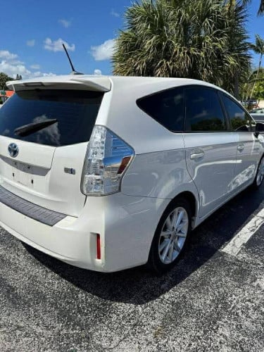 Toyota Prius V 2013 Option 5 Full Advanced Technology  ឡាន​ប្រេីប្រាស់​នៅ​រដ្ឋ​អត់ច្រេះ