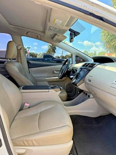 Toyota Prius V 2013 Option 5 Full Advanced Technology  ឡាន​ប្រេីប្រាស់​នៅ​រដ្ឋ​អត់ច្រេះ