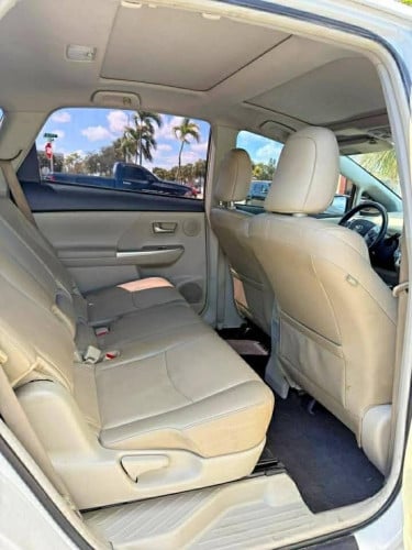 Toyota Prius V 2013 Option 5 Full Advanced Technology  ឡាន​ប្រេីប្រាស់​នៅ​រដ្ឋ​អត់ច្រេះ