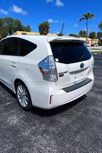 Toyota Prius V 2013 Option 5 Full Advanced Technology  ឡាន​ប្រេីប្រាស់​នៅ​រដ្ឋ​អត់ច្រេះ