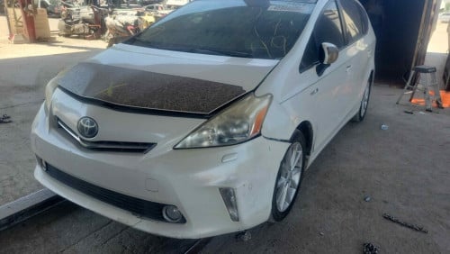 Toyota Prius V 2013 Option 5 Full Advanced Technology  ឡាន​ប្រេីប្រាស់​នៅ​រដ្ឋ​អត់ច្រេះ