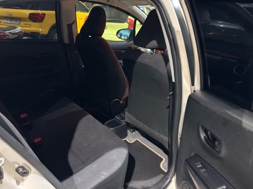 Toyota Vitz 2013
