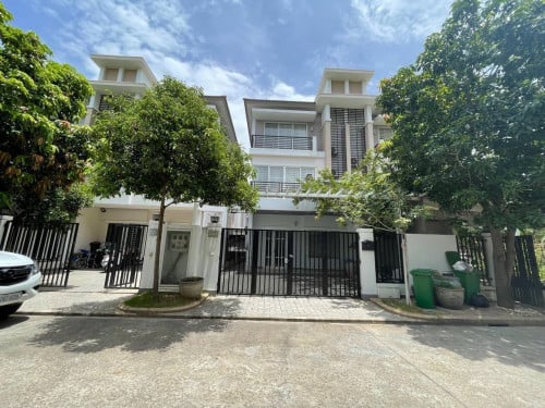 Twin villa for rent at borey peng houth near Aeon2