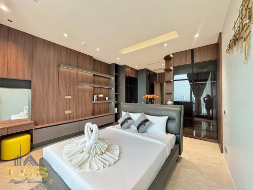 Ultra-Luxury Sky Villa​  for Rent 📍Location:  The Penthouse Residence, Tonle Bassac District