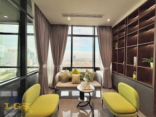 Ultra-Luxury Sky Villa​  for Rent 📍Location:  The Penthouse Residence, Tonle Bassac District
