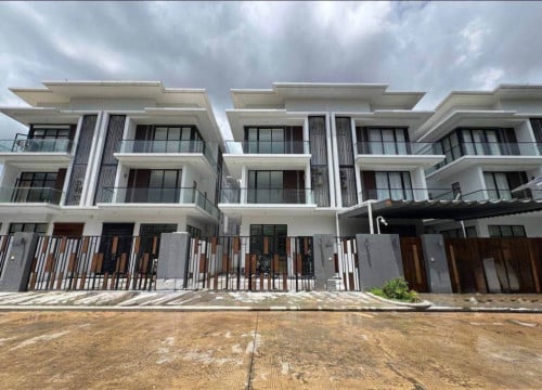 Villa For Rent in Borey The wood ( khan Char Ampov )