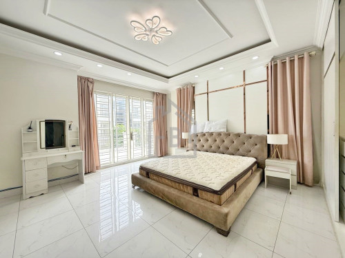 Western Twin-Villa 4 Bedrooms for RENT near Chip Mong Sen Sok Mall